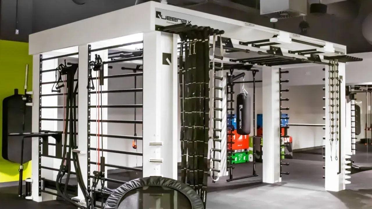 Instalacja Queenax – Poznań, Polska